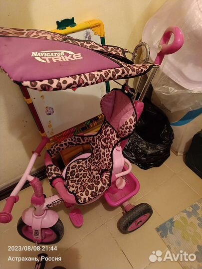 Трехколесный велосипед с родительской ручкой