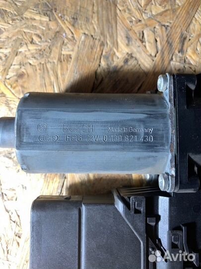 Мотор стеклоподъемника задний правый Volkswagen