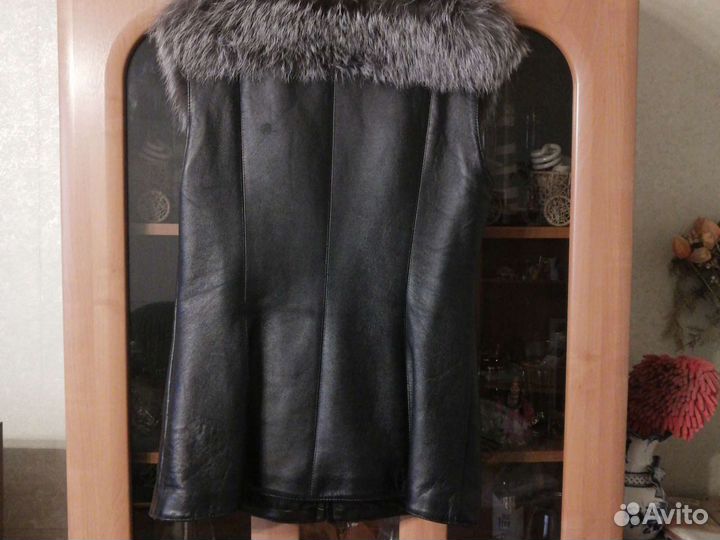 Жилетка кожаная с мехом из чернобурки