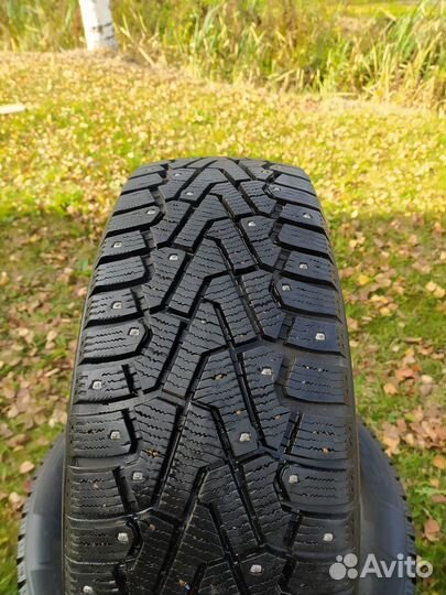 Pirelli Ice Zero 215/65 R16