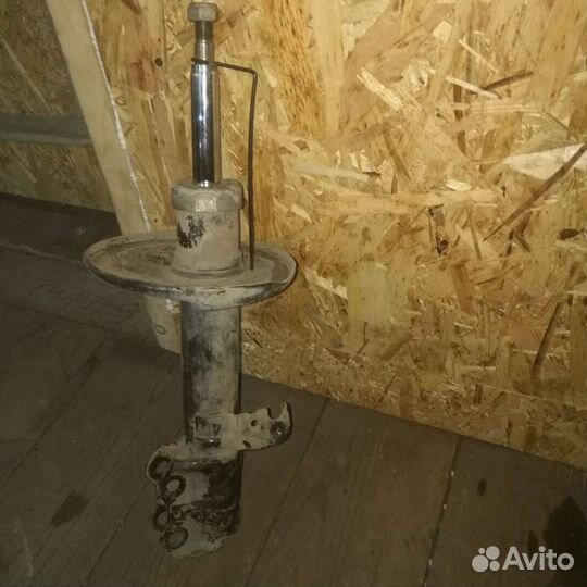 Стойки амортизатора тойота виш