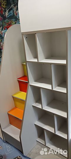 Детская кровать чердак со столом и шкафом