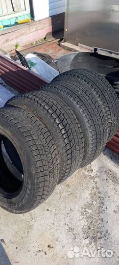 Bridgestone Blizzak DM-V1 205/70 R15 96