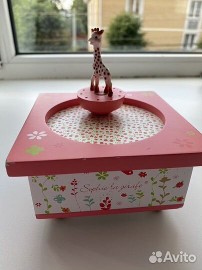 Музыкальная игрушка для малышки