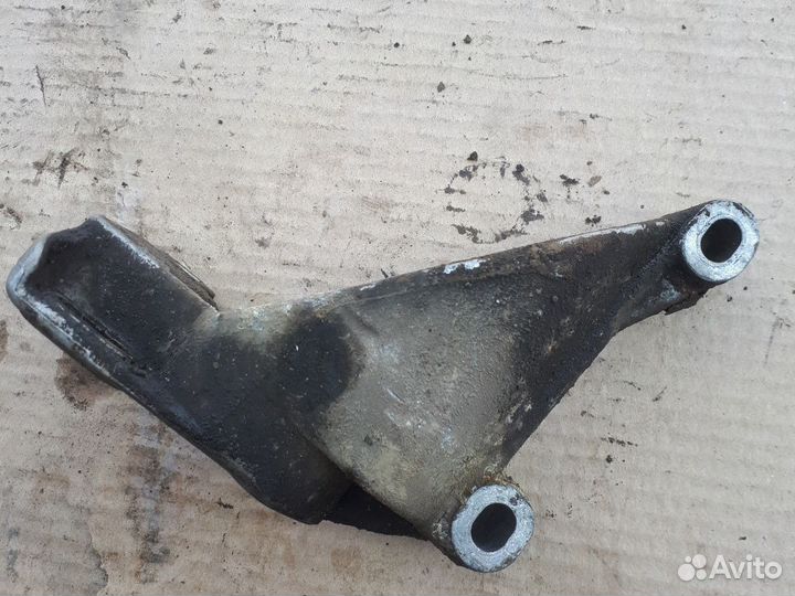 Кронштейн гура ауди 100С4 audi 100C4