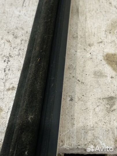 Уплотнитель стекла (Mercedes-Benz GL-class X164)