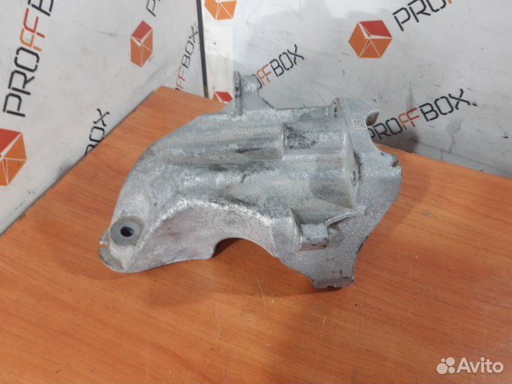 Кронштейн двигателя левый Mercedes C-Class W205