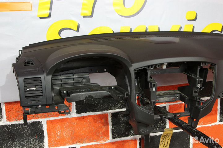 Торпедо Mitsubishi Pajero 4 панель приборов