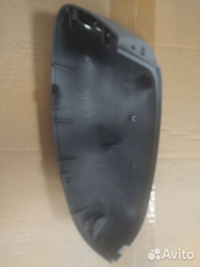 Крышка правого зеркала Skoda Fabia 2