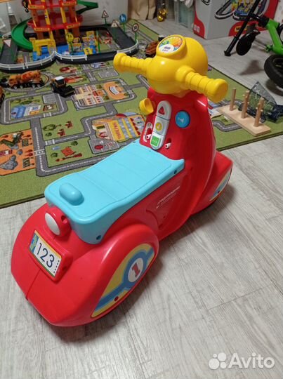 Музыкальный обучающий скутер Fisher price