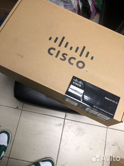 Коммутатор Cisco SF220-48