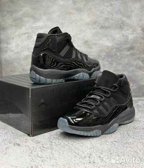 Nike air jordan 11 retro cap and gown