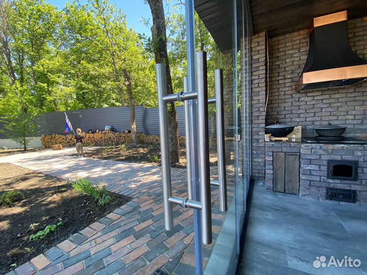 Безрамное остекление для лоджий, беседок и террас