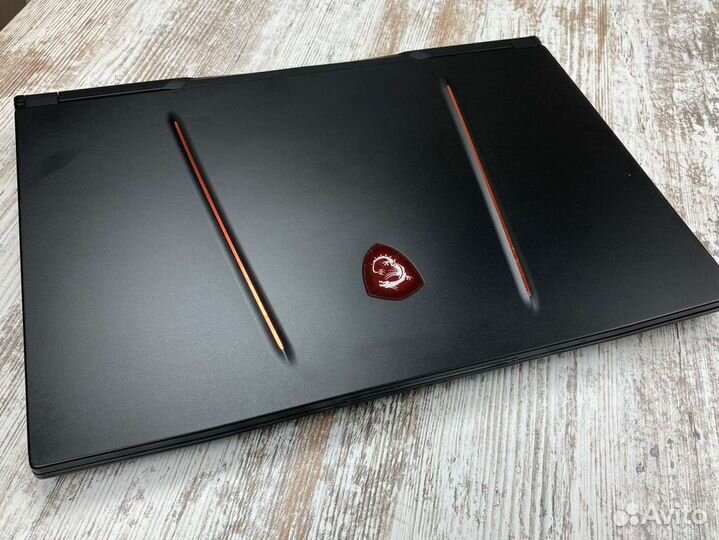Игровой ноутбук msi 17.3 250ghz/i7/RTX 2070