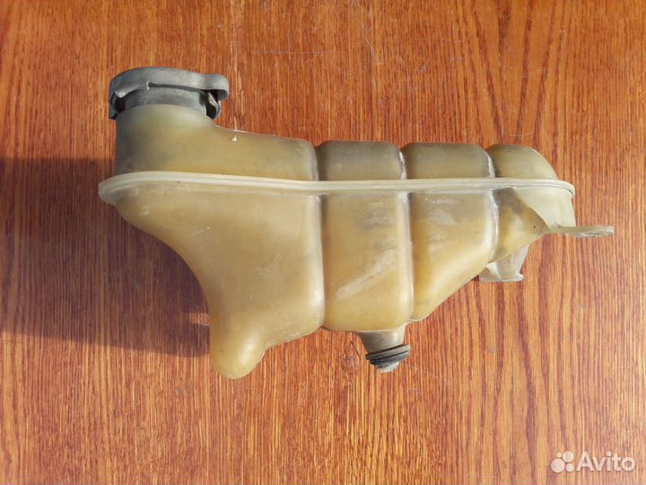 Расширительный бачок Mercedes W124