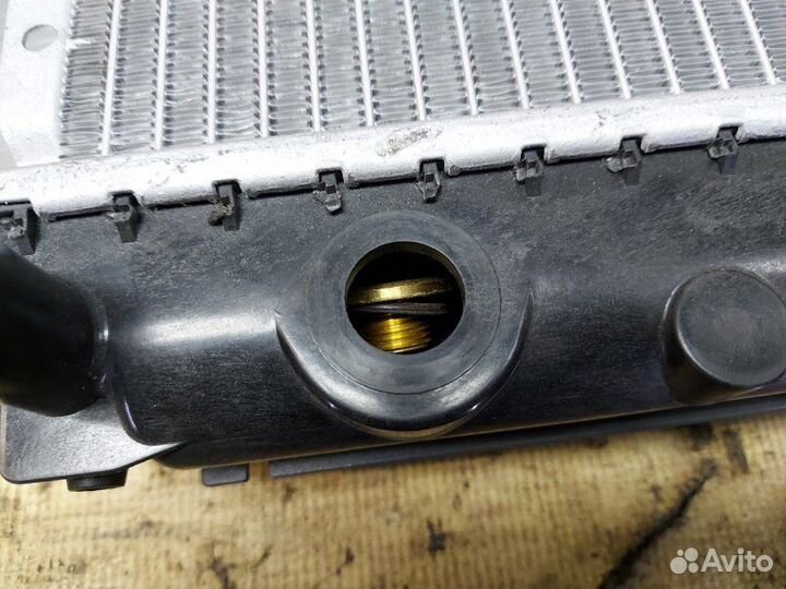 Радиатор охлаждения двигателя Mercedes-Benz