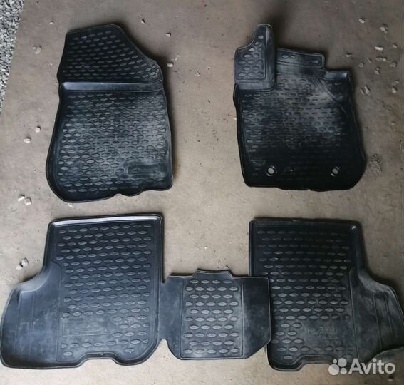 Автомобильные коврики резиновые