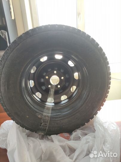 Bridgestone Ice Cruiser 7000S 215/65 R16 98T