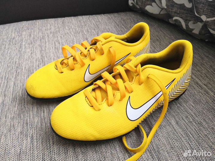 Футбольные бутсы nike