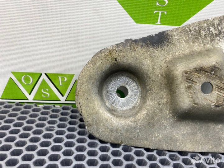 Кронштейн балки левый Audi A6 C5 avant quattro BAU