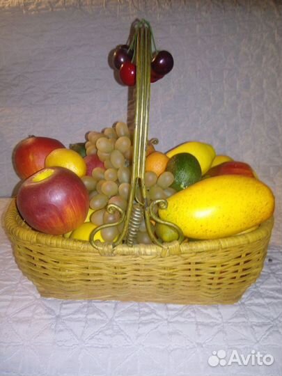 Корзина с фруктами, декоративная