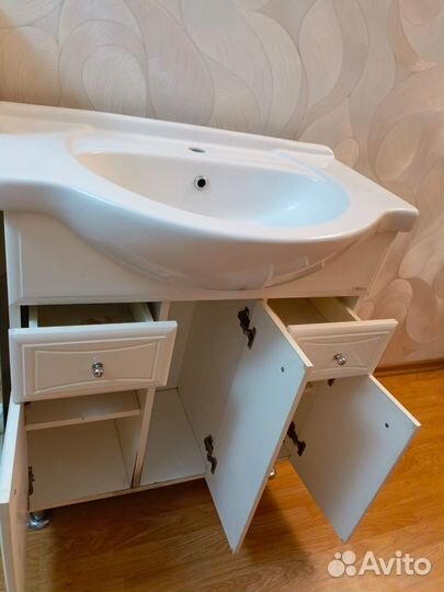 Тумба с раковиной для ванной