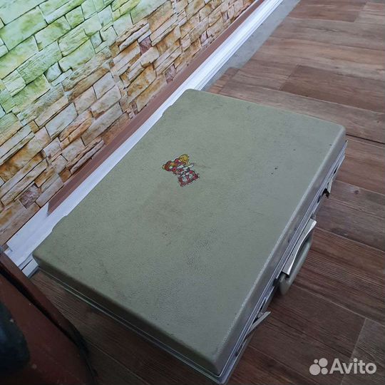 Чемодан ретро