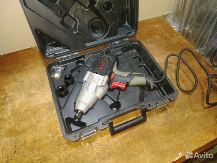 Гайковерт 1 кВт, 350 нм электрический с головками