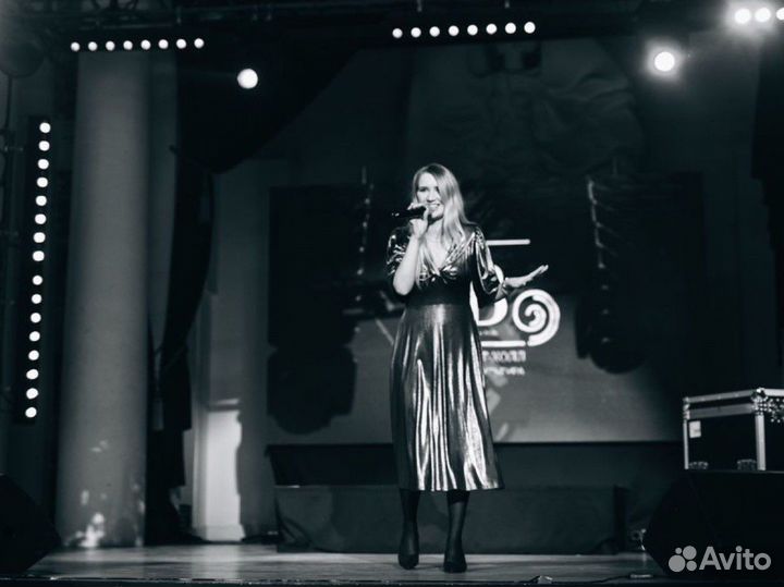 Ведущая на праздник