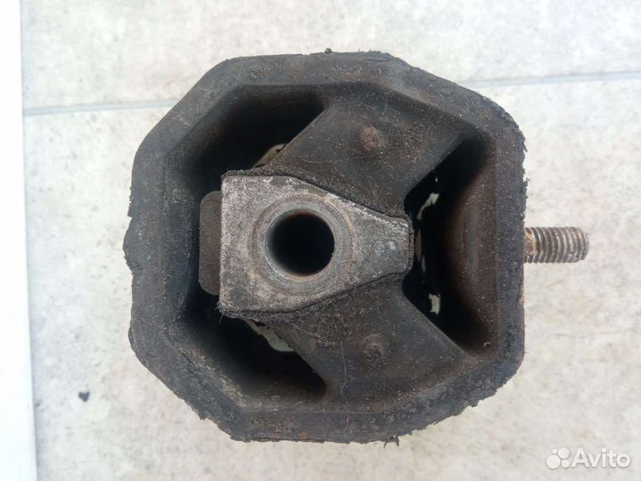 Подушка двигателя Volkswagen Transporter T3 restai