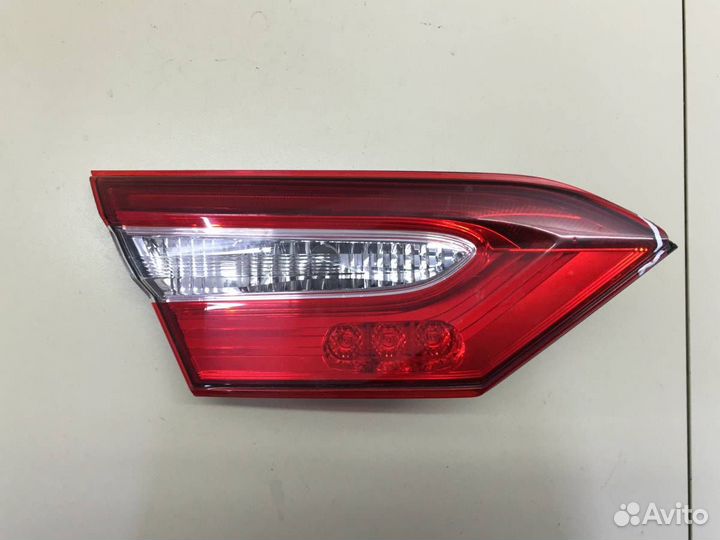 Фонарь задний внутренний левый Toyota Camry XV70 2