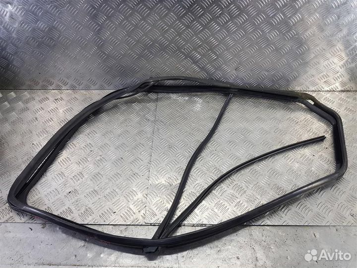 Уплотнитель стекла передней левой двери форд Tra
