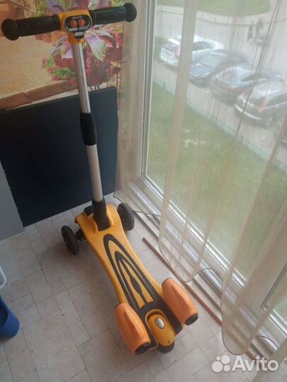 Самокат музыкальный, с турбинами и светом