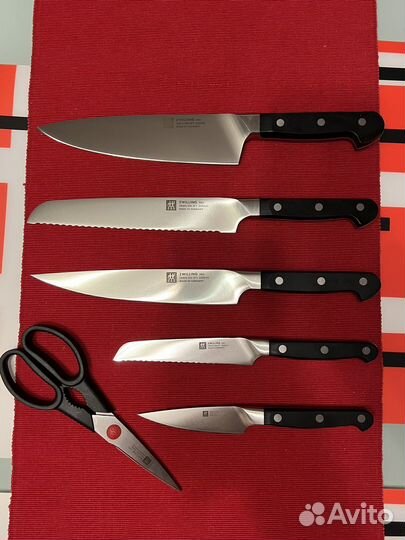 Набор ножей в блоке с самозаточкой Zwilling Pro