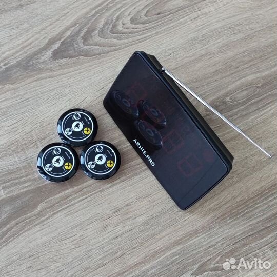 Кнопка вызова персонала и табло для официантов