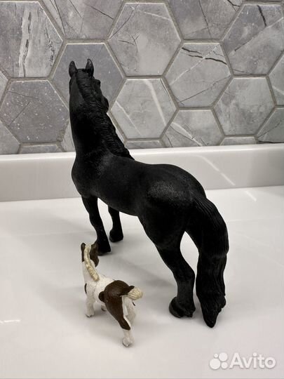 Фигурки Schleich фризский конь и пони