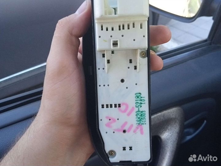Блок управления стеклоподъемниками Toyota vitz