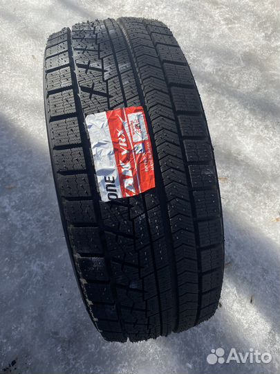 Bridgestone Blizzak VRX 245/45 R19 98S