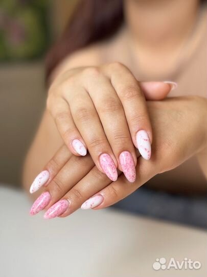 Модель на маникюр