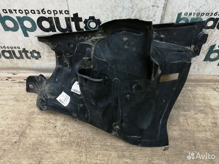 Брызговик крыла передний правый чашка 6C0 805 116