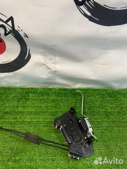 Замок двери (1) передний левый Toyota Harrier