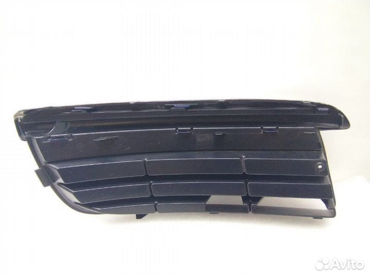 Решетка в бампер передняя левая Volkswagen Jetta 5