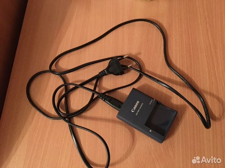Зарядное устройство Canon аккумуляторной батареи