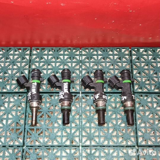 Форсунка топливная Nissan Tiida C11 HR15DE