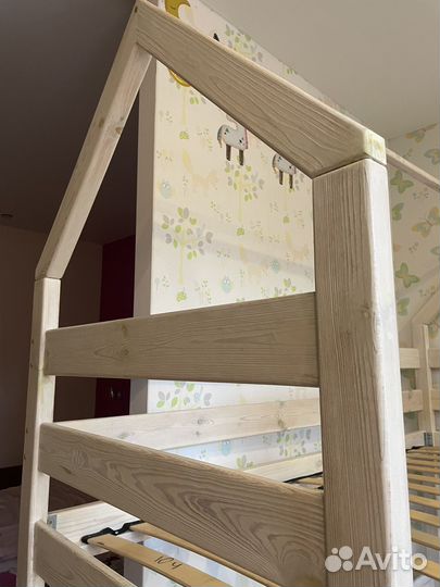 Кровать-домик двухьярусная
