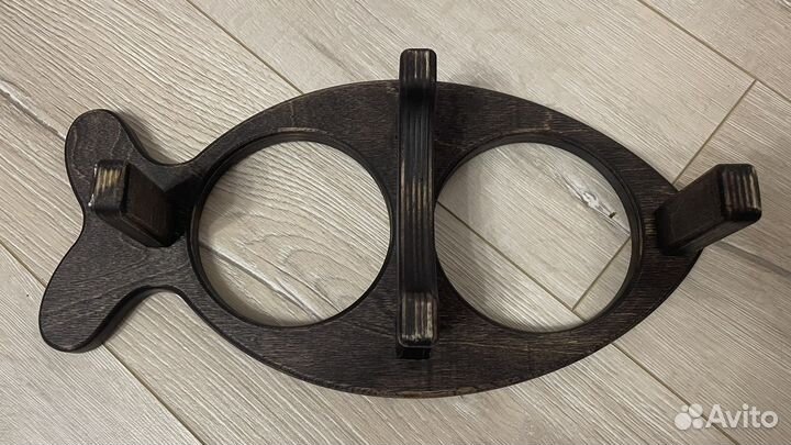 Миска на деревянной подставке