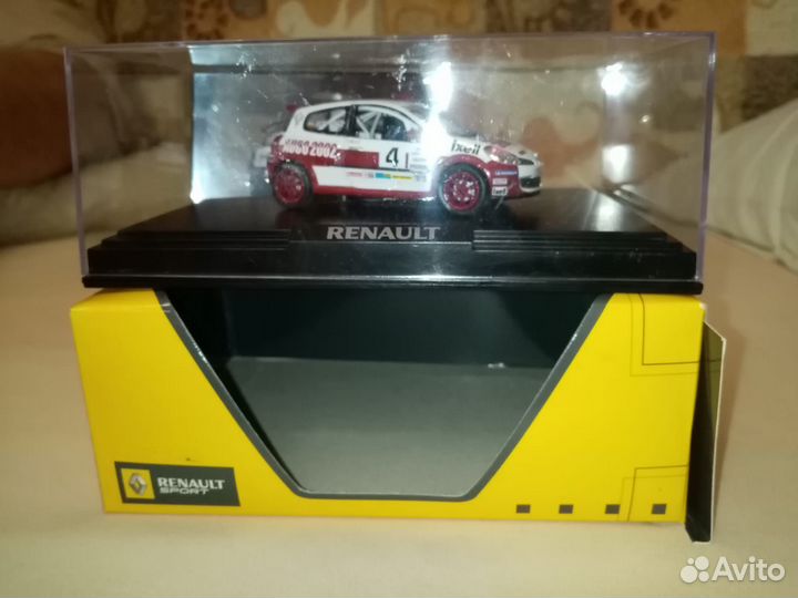 Модель автомобиля renault clio 1:43 ралли auco2002