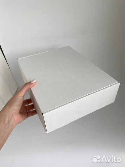 Подарочная коробка
