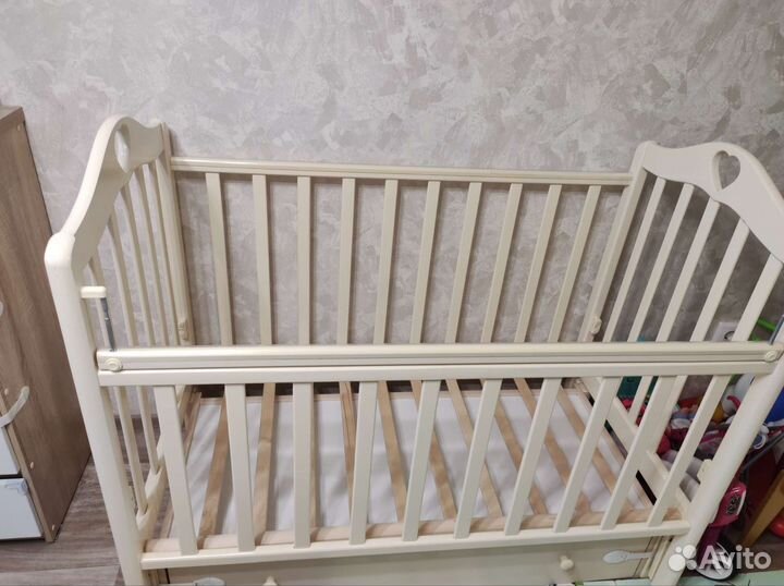 Кровать детская с маятником и ящиком