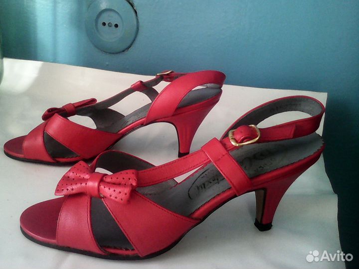 Босоножки модельные